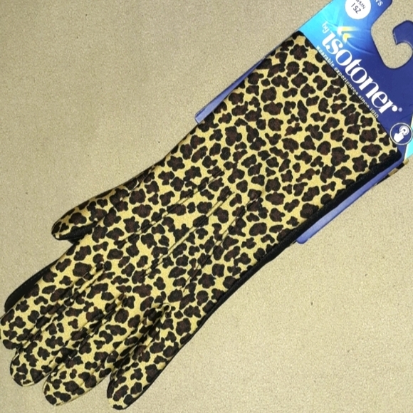 SALE!!🥰🧤Leopard Isotoner Gloves!🐆 - Picture 2 of 12